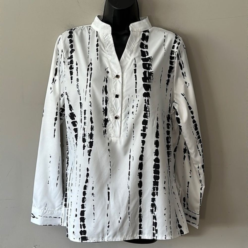 WOMEN‘S1/2 button Top abstract print on Tunic Tops Blouse NWOT